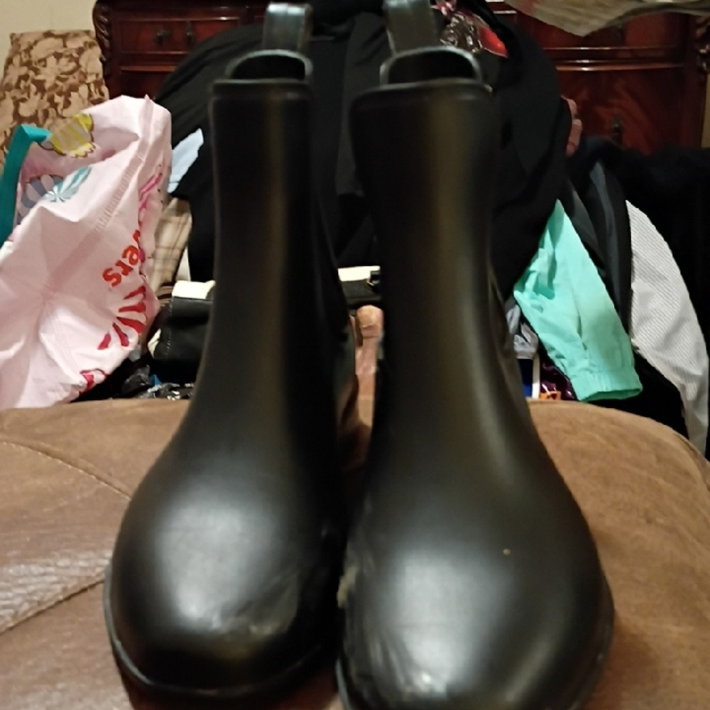 Women’s Black Chelsea-Style Rain Boots - Sleek Waterproof Design
